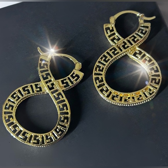 Infiniti Gold Hoop Rarrings - Picture 5 of 11